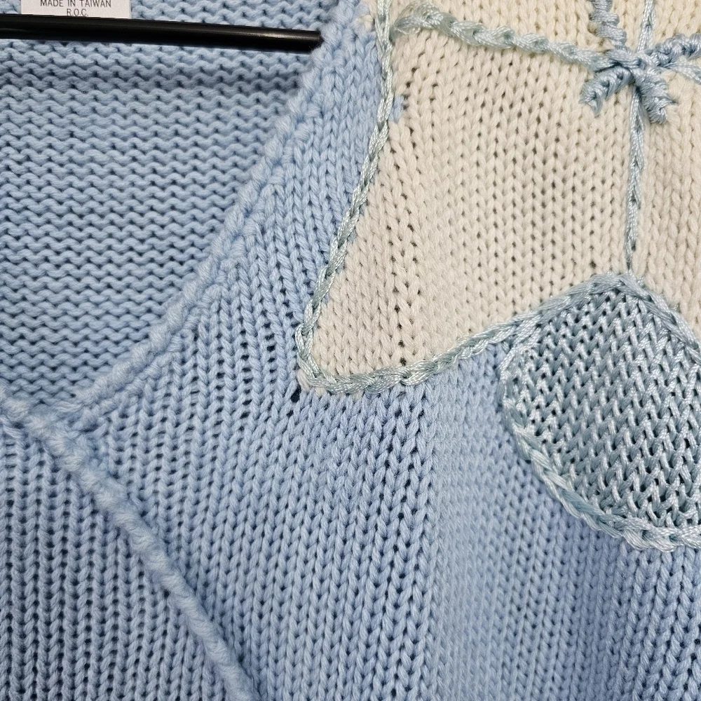 Maurada Vintage Blue White Pastel Flower On Shoulder Sweater With Shoulder Pads - Picture 8 of 8